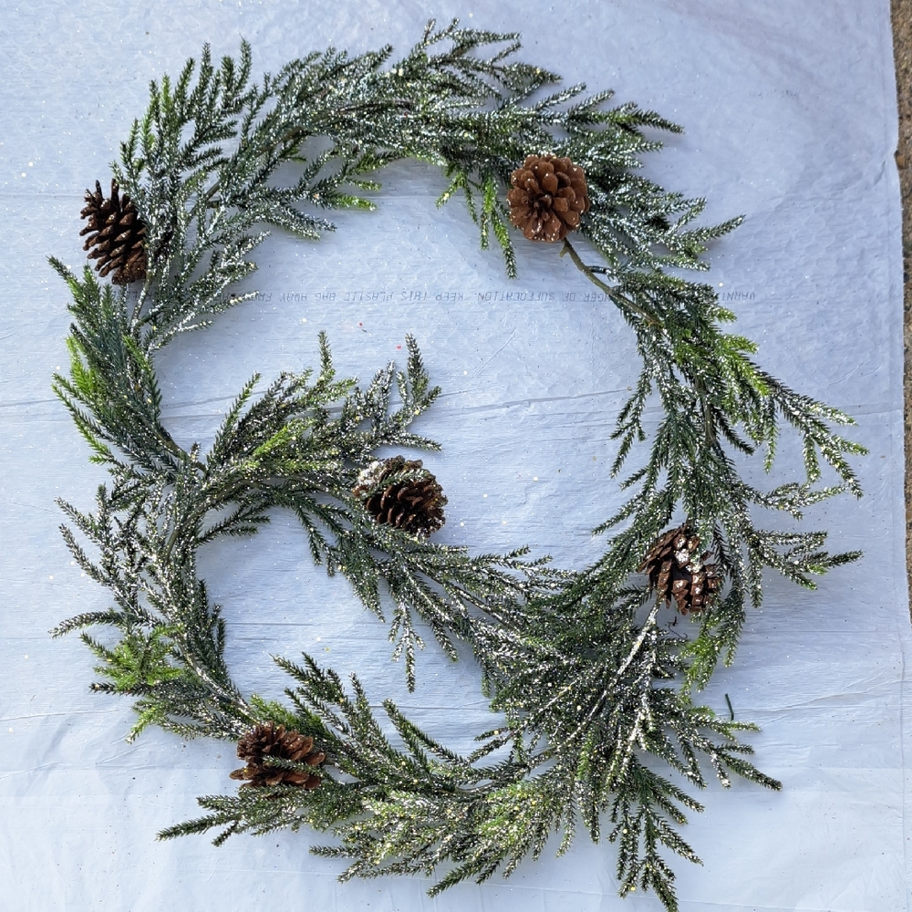 Evergreen Pinecone Holiday Wreath - Green